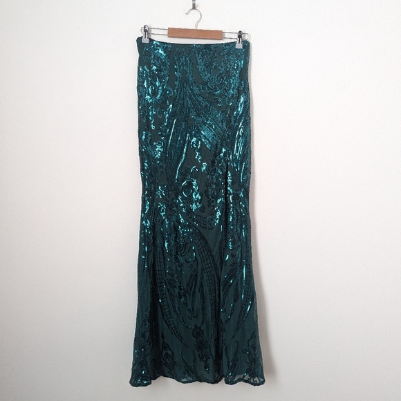 Lulu's Dark Emerald Forest Green Sequin Long Sleeve 2 Pc Maxi Dress Formal Set - Picture 6 of 9